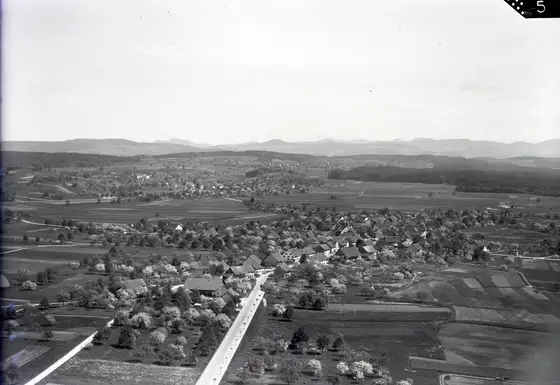 Hegnau (Volketswil, canton Zürich), the village the surname comes from, from the air on 26 April 1946, still a farming village among orchards